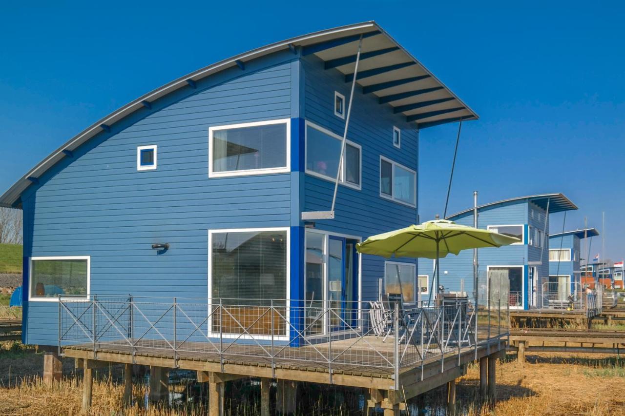 أنيوم 6 Pers. Waterfront Home Seeblick, Equipped Stilt House On The Water المظهر الخارجي الصورة