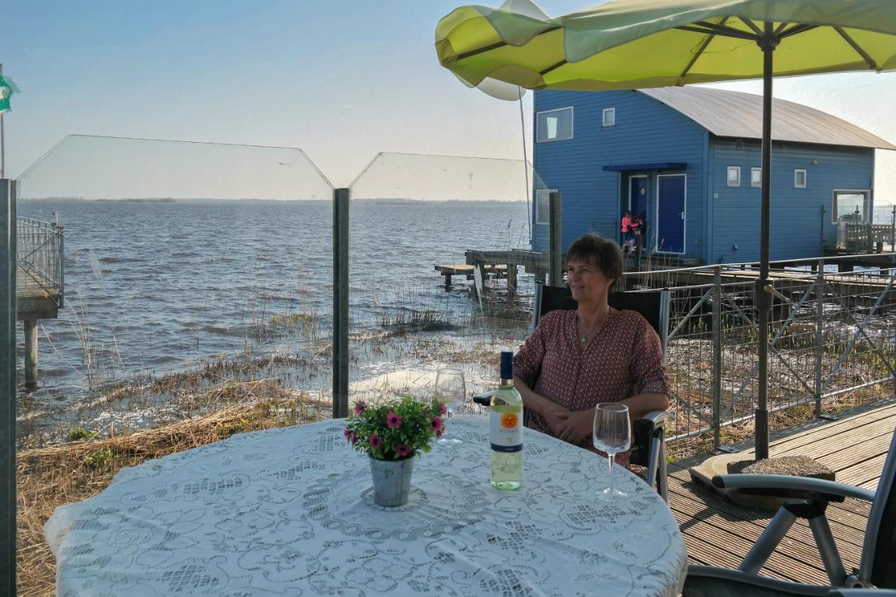 أنيوم 6 Pers. Waterfront Home Seeblick, Equipped Stilt House On The Water المظهر الخارجي الصورة